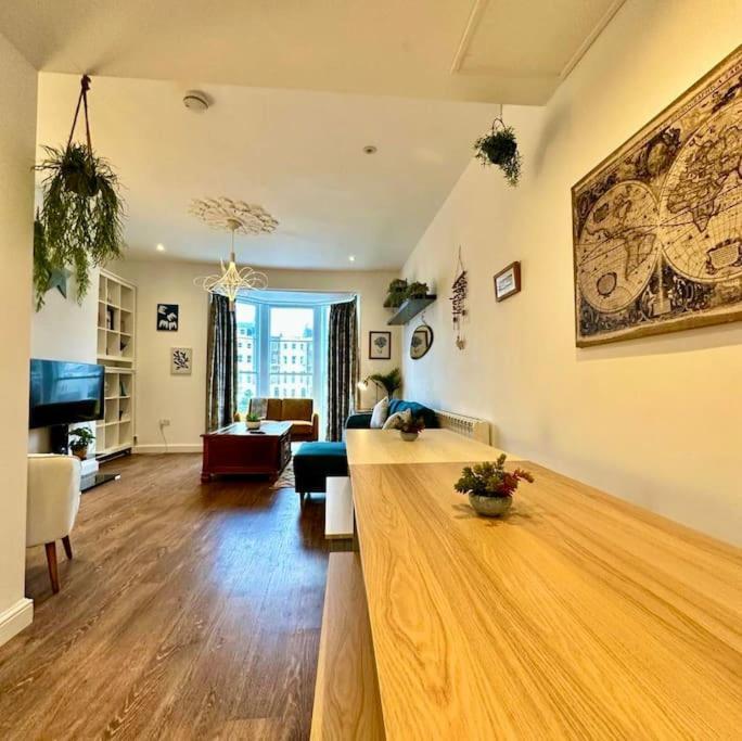 Stylish Coastal Home In The Centre Of Brighton Exterior photo