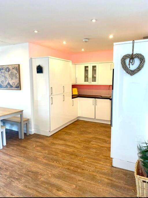 Stylish Coastal Home In The Centre Of Brighton Exterior photo